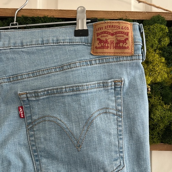 Levi Boyfriend Hypersoft Jeans - Picture 5 of 5